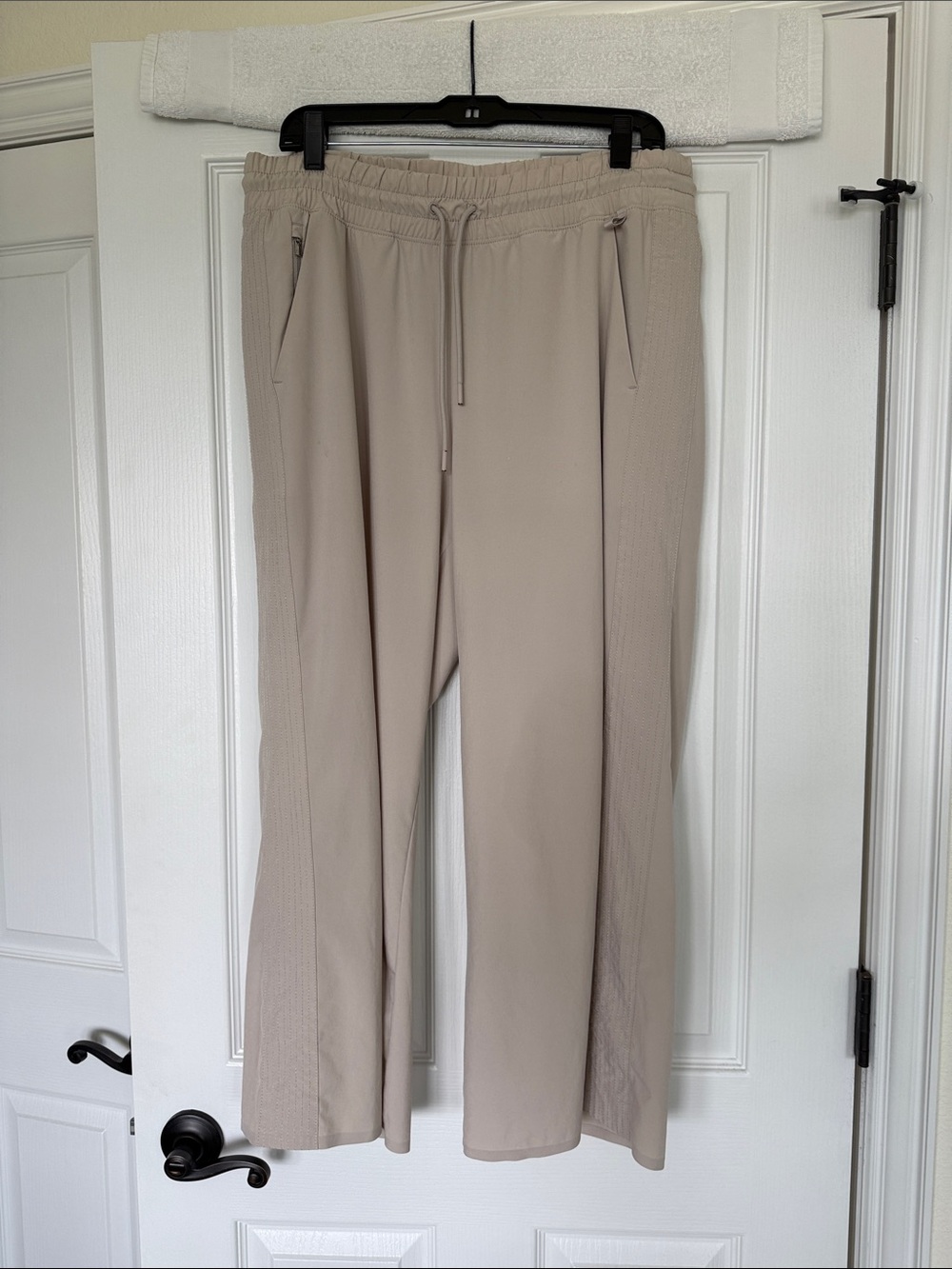 Athleta Wide Leg Crop Pants Tan Beige Drawstring Pull-On Travel Athleisure Sz 14